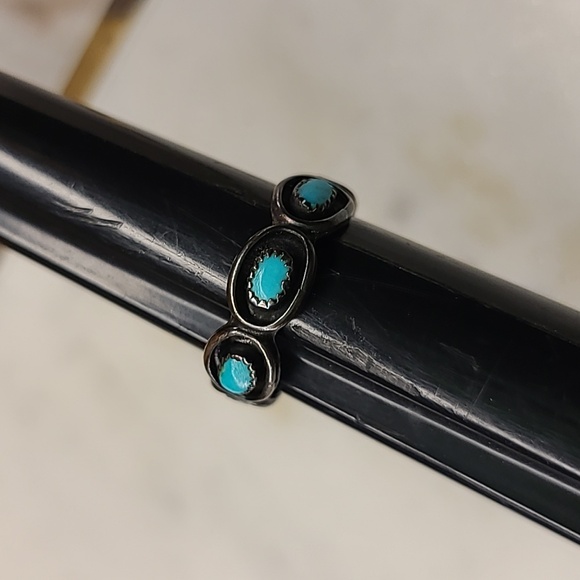 Turquoise Sterling Silver And Turquoise Women's Ring - Picture 3 of 7